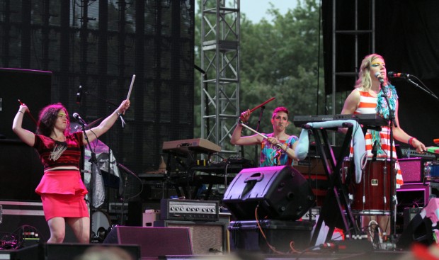 tUnE-yArDs | Firefly | Photo by John Vettese