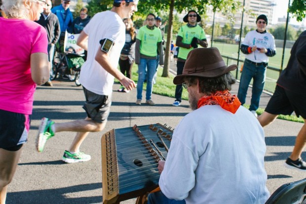 Performers along the course of the Musicians on Call Benefit 5K | Photo by Jeremy Zimmerman | jeremy-zim.com
