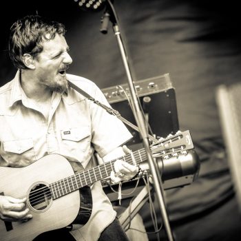 Sturgill Simpson shares the twangy and haunting theme song for <em>The Dead Don&#8217;t Die</em>