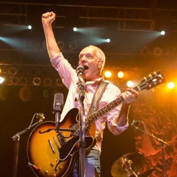 Watch Peter Frampton&#8217;s cover of Soundgarden&#8217;s &#8220;Black Hole Sun&#8221; at The Mann (Talk Box)