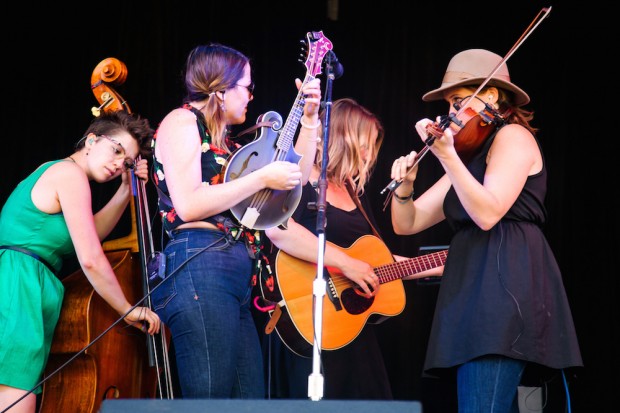 Della Mae at The Philadelphia Folk Fest | Photo by Hope Helmuth | hopehelmuth.com