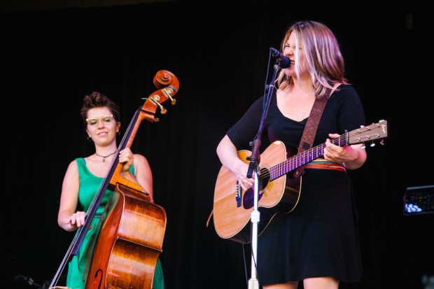 Della Mae at The Philadelphia Folk Fest | Photo by Hope Helmuth | hopehelmuth.com