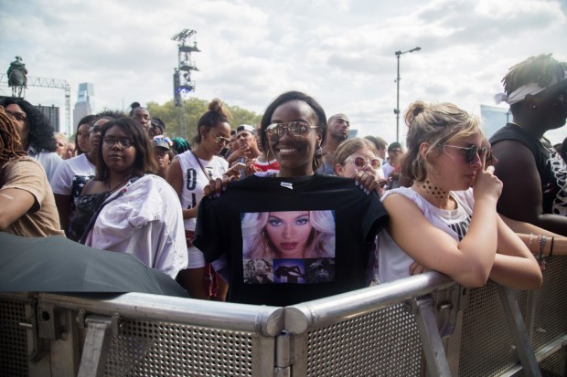 Beyonce fans camped out at the front | Photo by Rachel Del Sorso | racheldelsordophotography.com