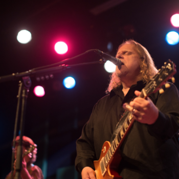 Download a live music sampler from Warren Haynes&#8217; Ashes &#038; Dust tour