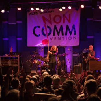 NonCOMM Recap: Humble rebel and rock legend Bonnie Raitt showcases her versatility