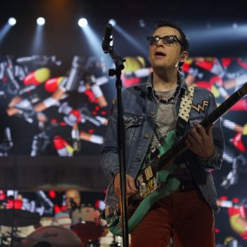 Weezer brings 20 years worth of summertime jams to BB&#038;T