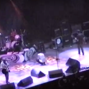 Watch Oasis play the first-ever show at the CoreStates Center on September 2, 1996