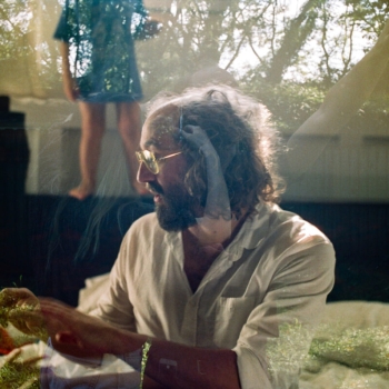 Listen to Phosphorescent&#8217;s melancholic &#8220;Christmas Down Under&#8221;