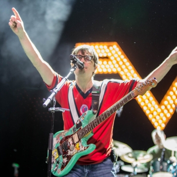 Weezer takes on the extravagant Met Philly with a nonstop hit-parade