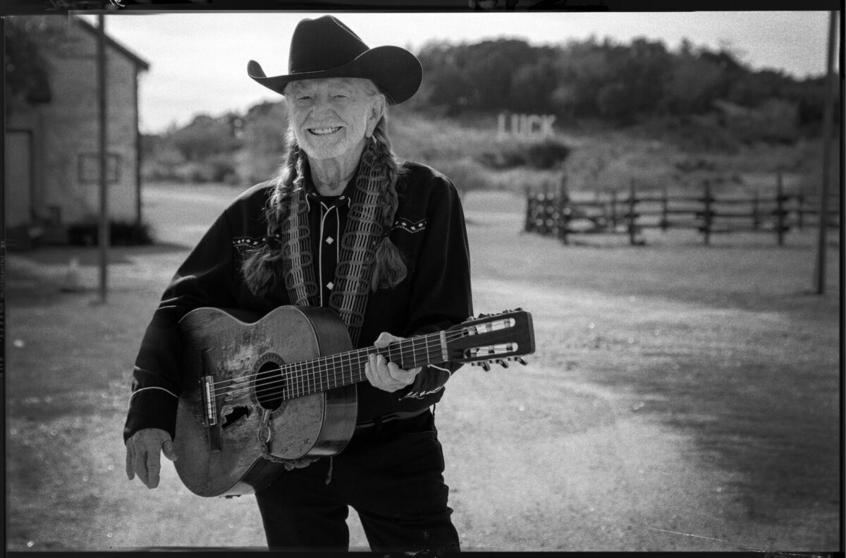 Willie Nelson announces new LP “Last Leaf On The Tree” – WXPN