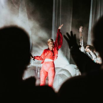 Robyn’s <em>Honey</em> odyssey peaks with a victory lap at The Mann Center
