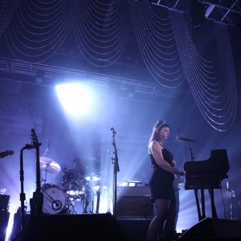 Angel Olsen stretches out to the grandeur of <em>All Mirrors</em> at Franklin Music Hall