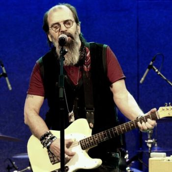 Steve Earle&#8217;s big summer tour comes to Sellersville and Scranton