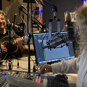 Mutlu talks playing live, Musicians On Call, and more with Helen Leicht on XPN Local