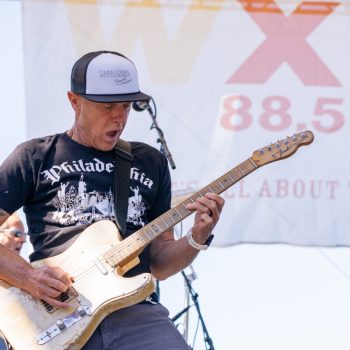 Tommy Conwell stans the 80s on the XPNFest River Stage