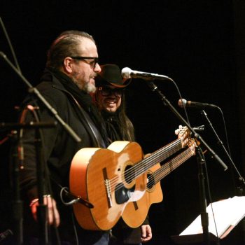 The Mavericks bring ‘En Español’ and holiday cheer to Free at Noon