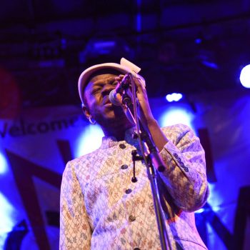 Ondara draws in the crowd at #NONCOMM with velvety vocals and a troubadour&#8217;s charisma