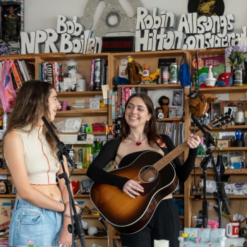 Watch Lizzy McAlpine bring ‘five seconds flat’ to NPR Music’s Tiny Desk Concerts