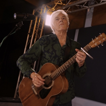 Robyn Hitchcock&#8217;s latest work is a party with a little melancholy