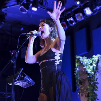 Honesty and Intimacy: Kimbra brings Valentine&#8217;s Day blessings to Philly