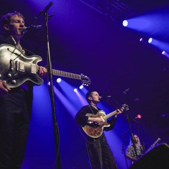 Big Thief&#8217;s grand anthems brought together their largest Philly crowd at Franklin Music Hall