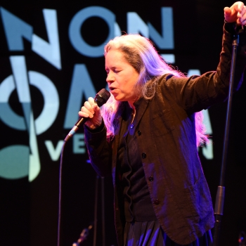 Natalie Merchant&#8217;s commanding set hushes the NON-COMM crowd