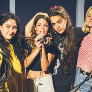 Hinds On World Cafe