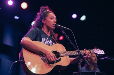 Lizzie No's 'Halfsies' shines in a contemplative, captivating Free