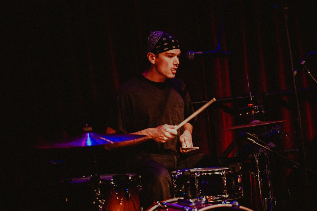 邦楽 DEEPER Deeper teetered from post-punk to new wave in an electrifying NON