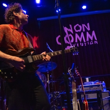 Lo Moon set the mood at NON-COMM with an atmospheric and electryfying set