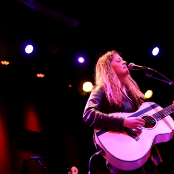 Jade Bird charmed the crowd at NON-COMM with her cheeky humor and passionate songs