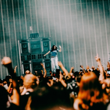 Unadorned and uninhibited, Lorde’s ‘Ultrasound’ tour rocks Philly