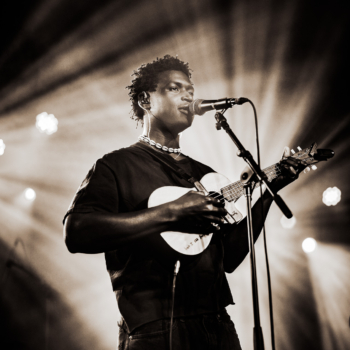 Mon Rovîa Brings Songs of Hope and Unity to Brooklyn Bowl Philadelphia