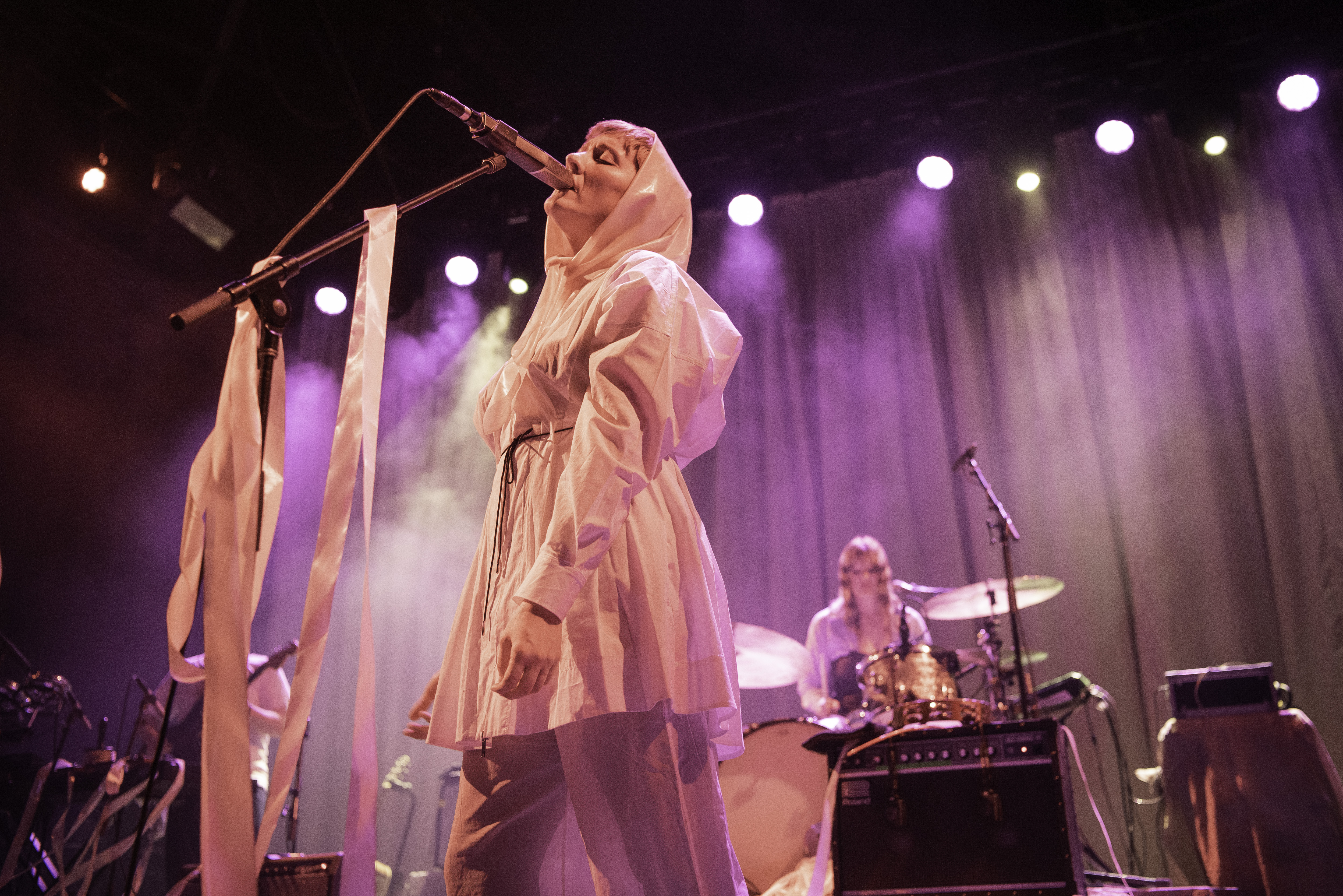 Cate Le Bon Brought Honest To Goodness Art Rock To Union Transfer - WXPN |  Vinyl At Heart