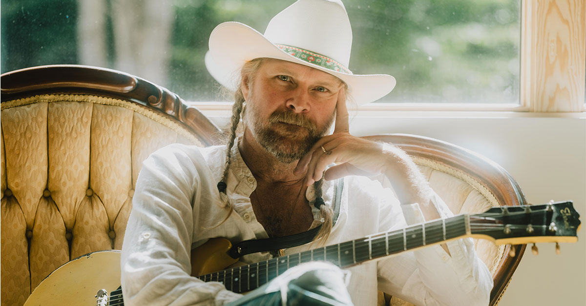 Hiss Golden Messenger doesn't want to throw in the towel