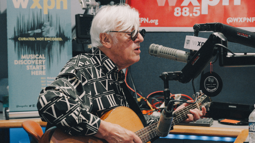 Listen to Robyn Hitchcock play acoustic songs, chat with Mike Vasilikos live in studio