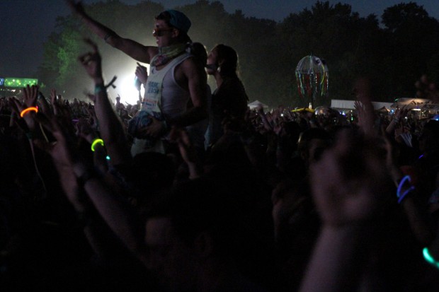 Lawn Stage audience during Calvin Harris | Photo by John Vettese