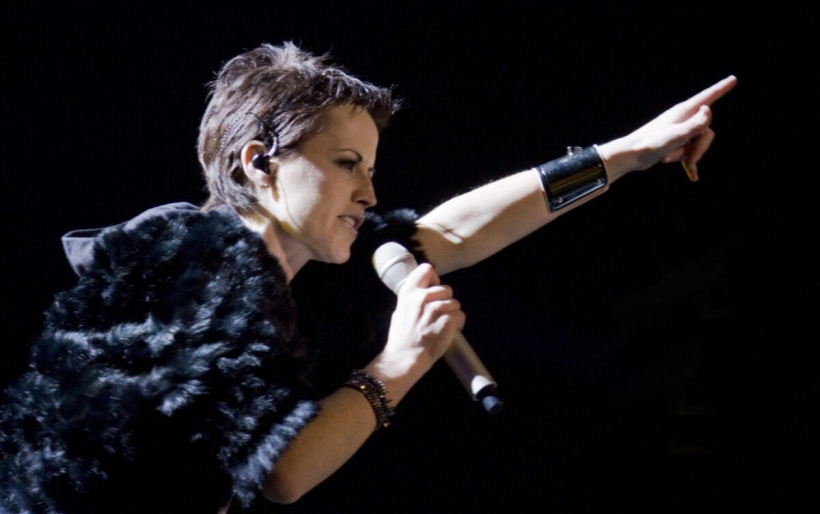 Dolores O'Riordan of The Cranberries | photo by Amarvudol | via Wikimedia Commons