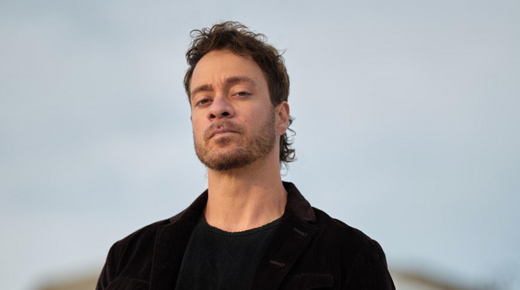 Amos Lee returns with candid new single 