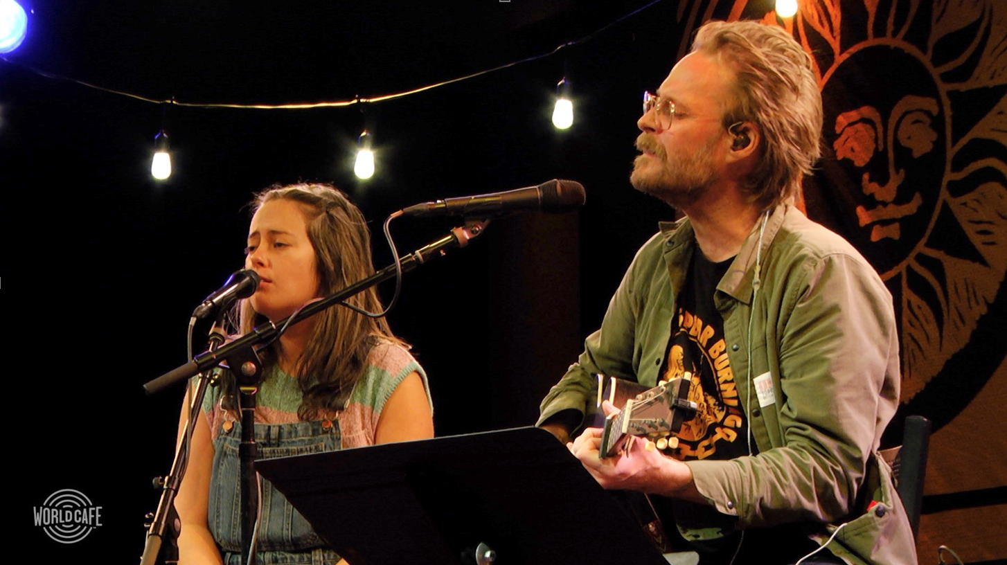 Hiss Golden Messenger &#8211; &#8220;O Come All Ye Faithful&#8221;(World Cafe Session)