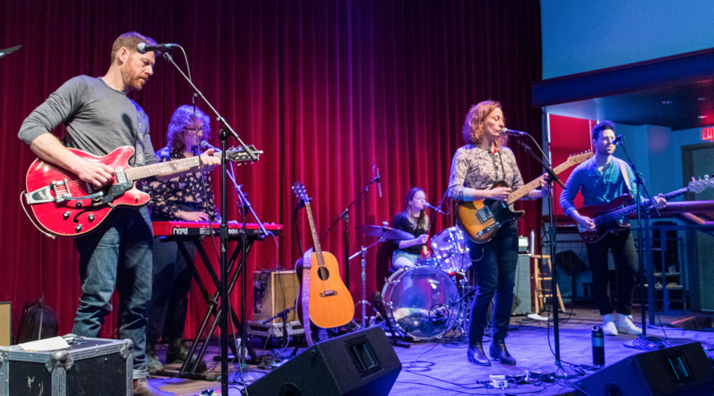 Sarah Harmer: &#8220;New Low&#8221; (World Cafe Session)