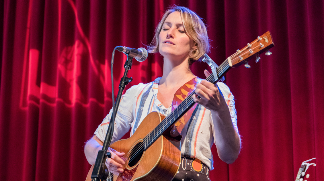 Joan Shelley: &#8220;Coming Down for You&#8221; (World Cafe Session)