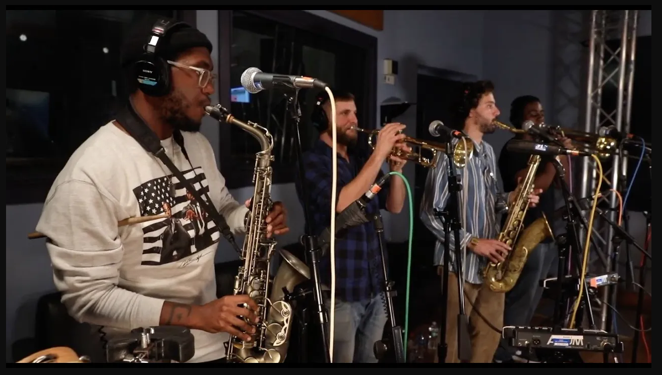 SNACKTIME &#8211; &#8220;Dancing On My Own&#8221; (live at WXPN Studios)